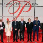 El presidente Juan Vicente Herrera, junto a los galardonados Ismael Pérez, Araceli Mangas, Ernesto Antolín, Juan Carlos Maestre, Fernando Hernández y Juan García Lorenzana