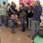 Meido centenar de pasajeros de un vuelo de Avianca con destino a Colombia sigue en tierra y hasta la semana que viene no podrán volar