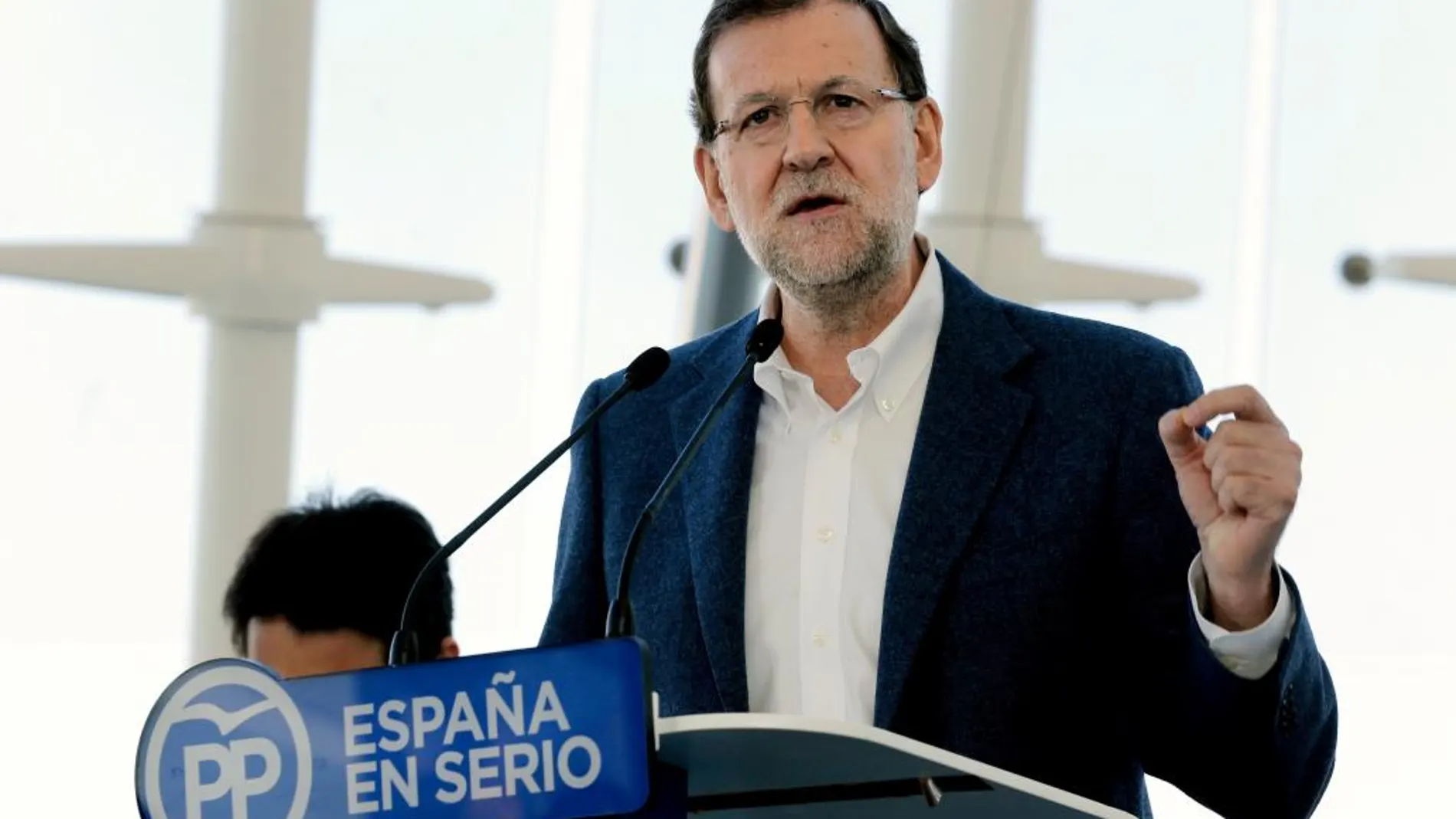 El presidente del Gobierno y del PP, Mariano Rajoy, durante el acto de presentación del programa electoral del PP para las elecciones del 20 de diciembre en Valencia.