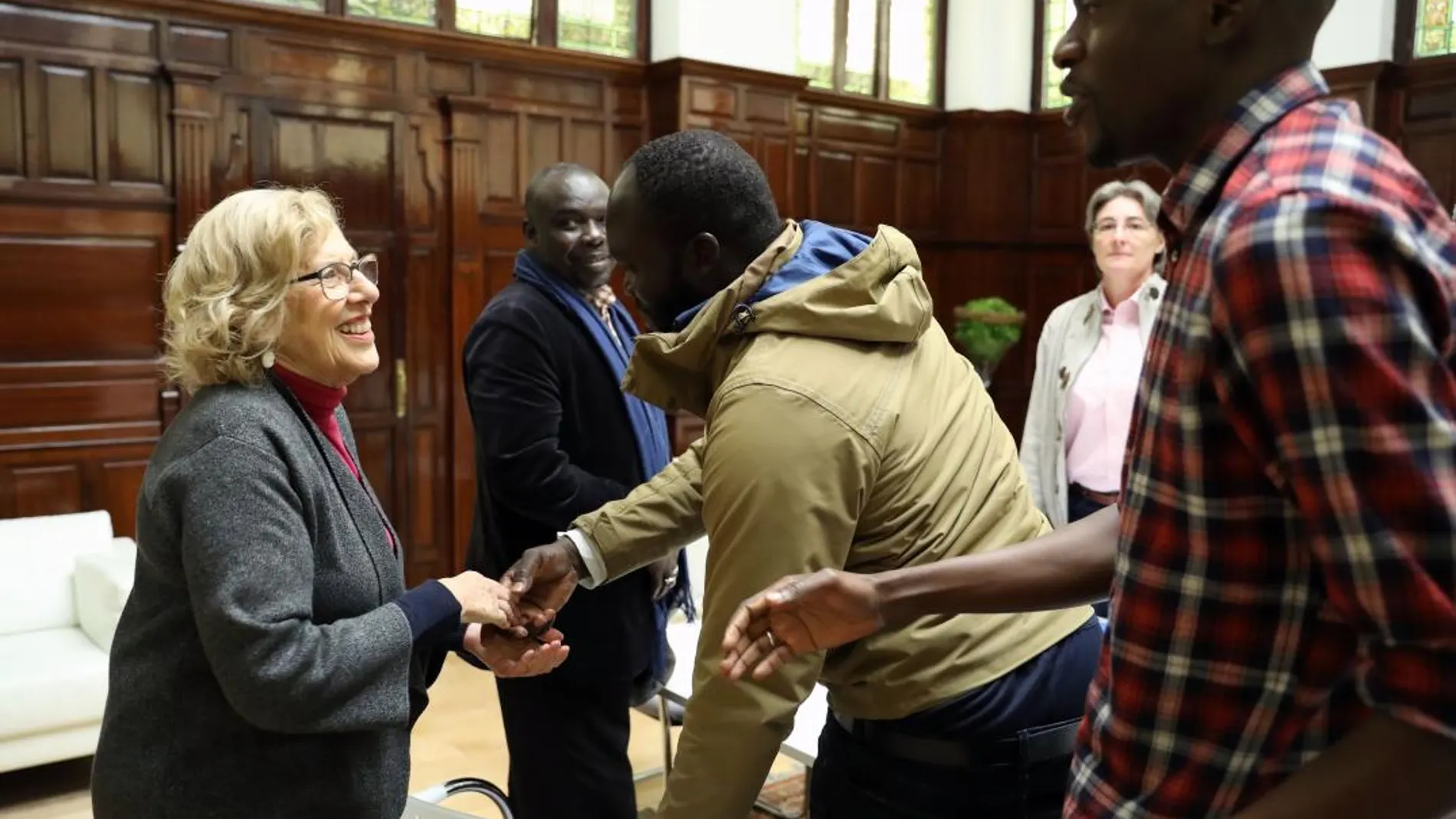 Manuela Carmena recibió a los manteros el pasado mes de marzo. Foto: Efe