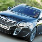 La parte frontal es similar a las versiones berlina. Opel ha realizado un gran trabajo de diseño en su modelo de más alta representación