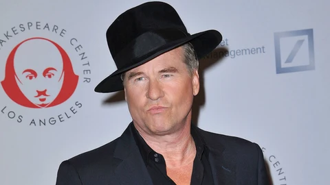 Michael Douglas se disculpa con Val Kilmer por afirmar que este padecía cáncer