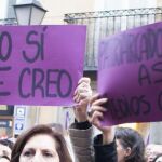 Protestas a las puertas de la Audiencia de Navarra