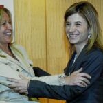 Trinidad Jiménez (izda.) es una de las ministras del Gobierno que mejor sintonía tiene con su colega de Igualdad, con la que se reúne a menudo