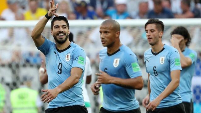 Luis Suárez marca para Uruguay / Reuters