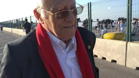 El padre Ángel en el puerto de Valencia