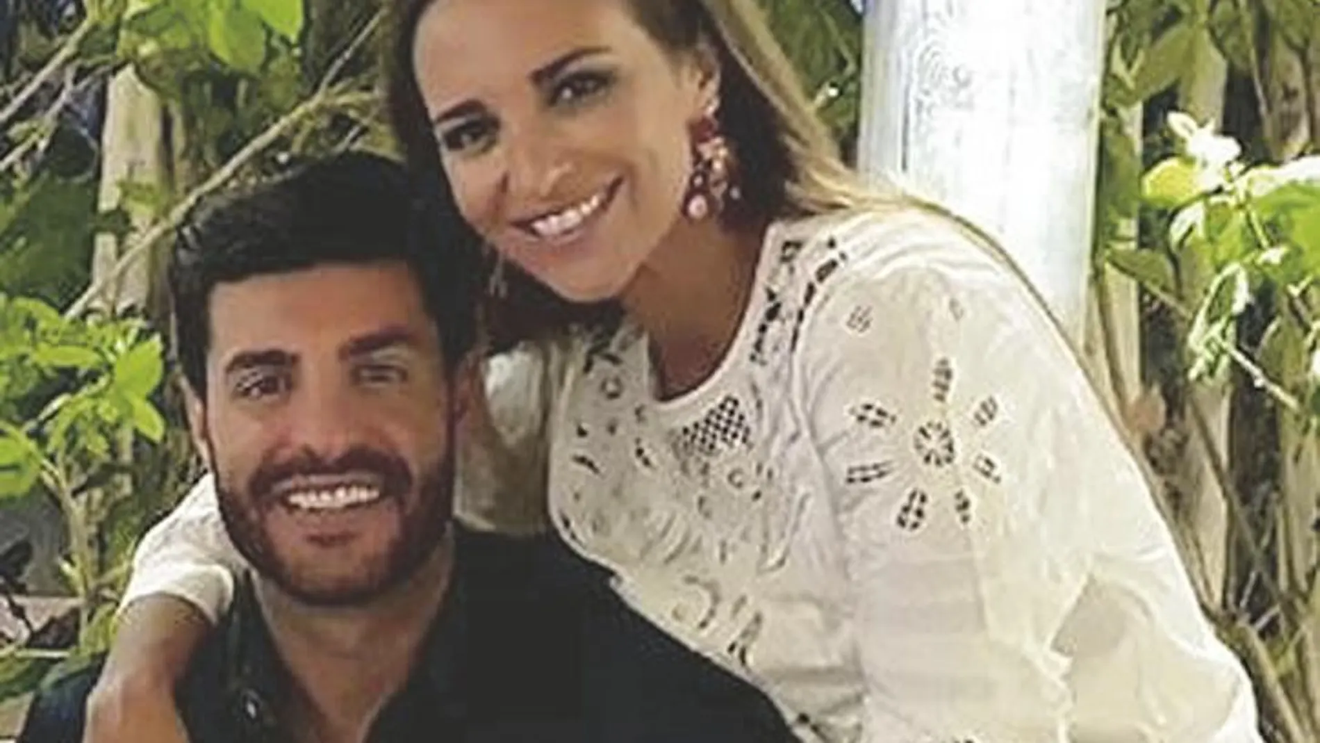 Tras separarse de Bustamente, la actriz de 41 años mantiene una relación con el futbolista Miguel Torres, de 32 (ambos en la imagen), con quien en los próximos meses prevé mudarse a su nuevo y exclusivo chalé en Madrid