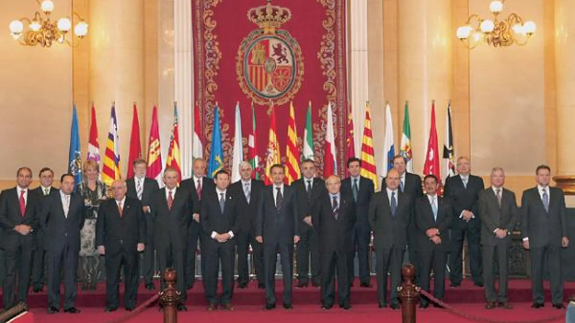 Foto de familia de la tercera y última cumbre de presidentes, que se celebró en el mes de enero 2007 en Madrid