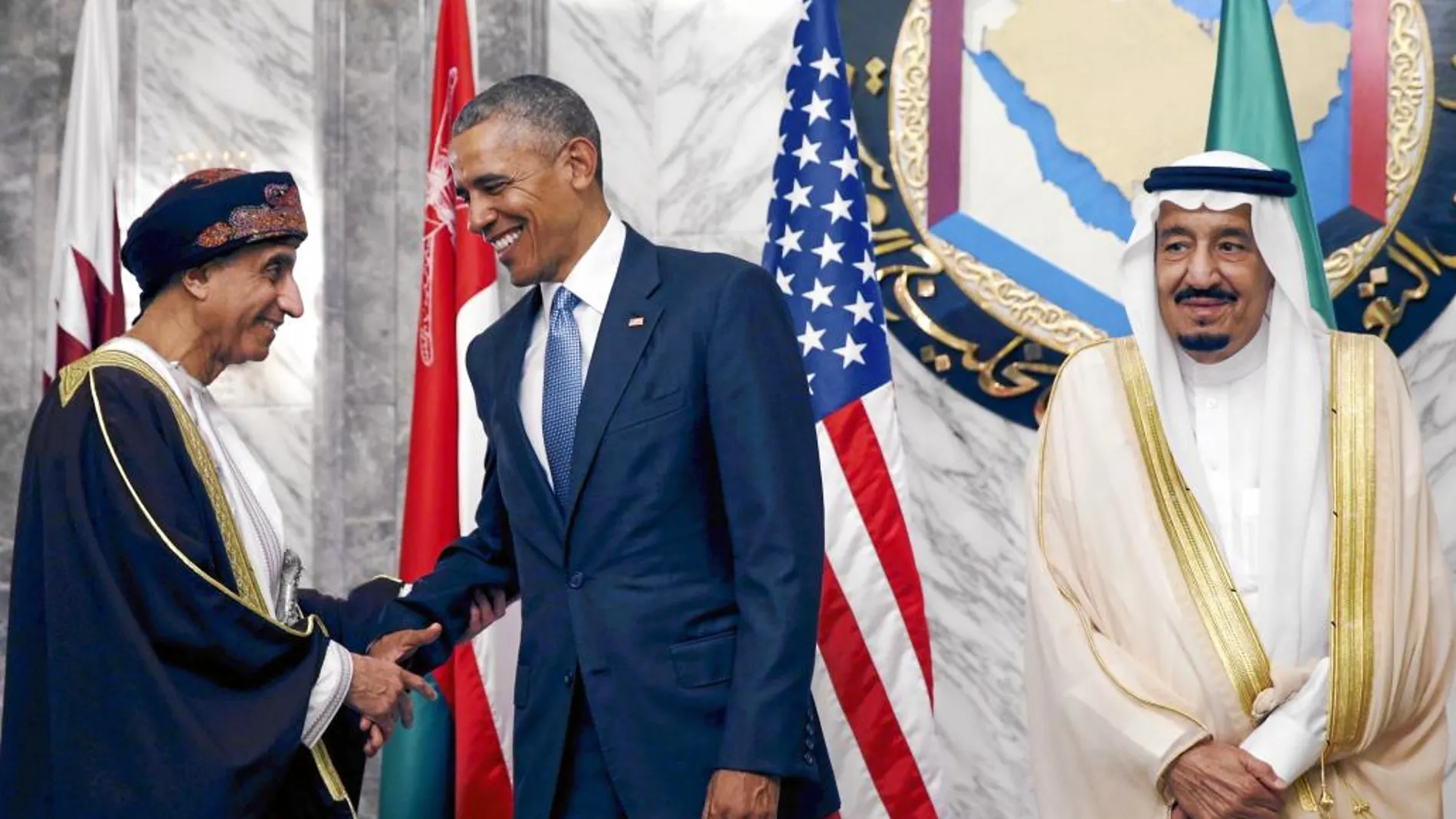 Obama saluda al viceprimer ministro saudí bajo la atenta mirada del rey Salman