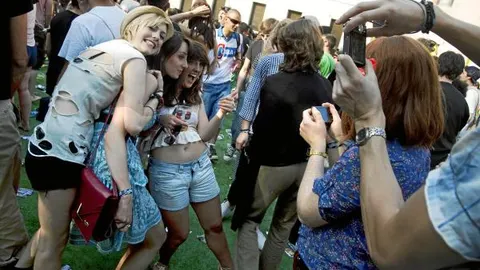El escenario principal vivió los momentos más divertidos de la primera jornada