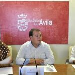 El diputado de Cultura de la Diputación de Ávila, Eduardo Duque, informa del fallo