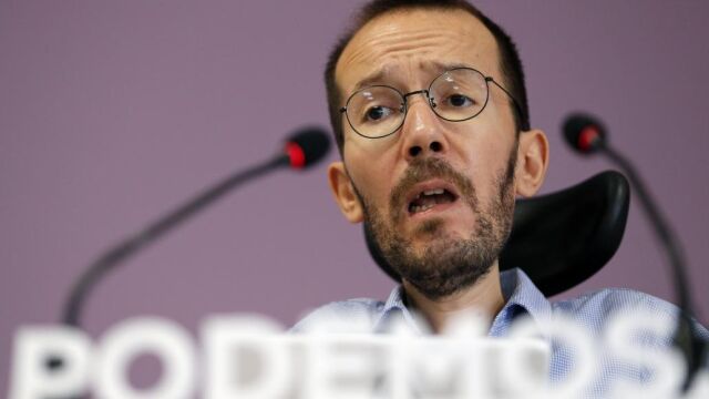 El secretario de Organización de Podemos, Pablo Echenique, anuncia que el 98% de los casi 145.000 inscritos que han participado en la consulta de Podemos han respaldado concurrir a las elecciones del 26 de junio en coalición con Izquierda Unida.