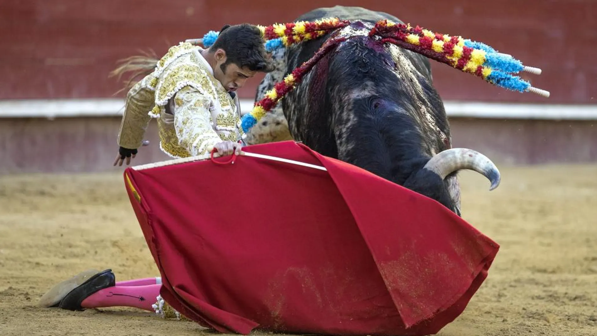 Talavante en un momento de la faena