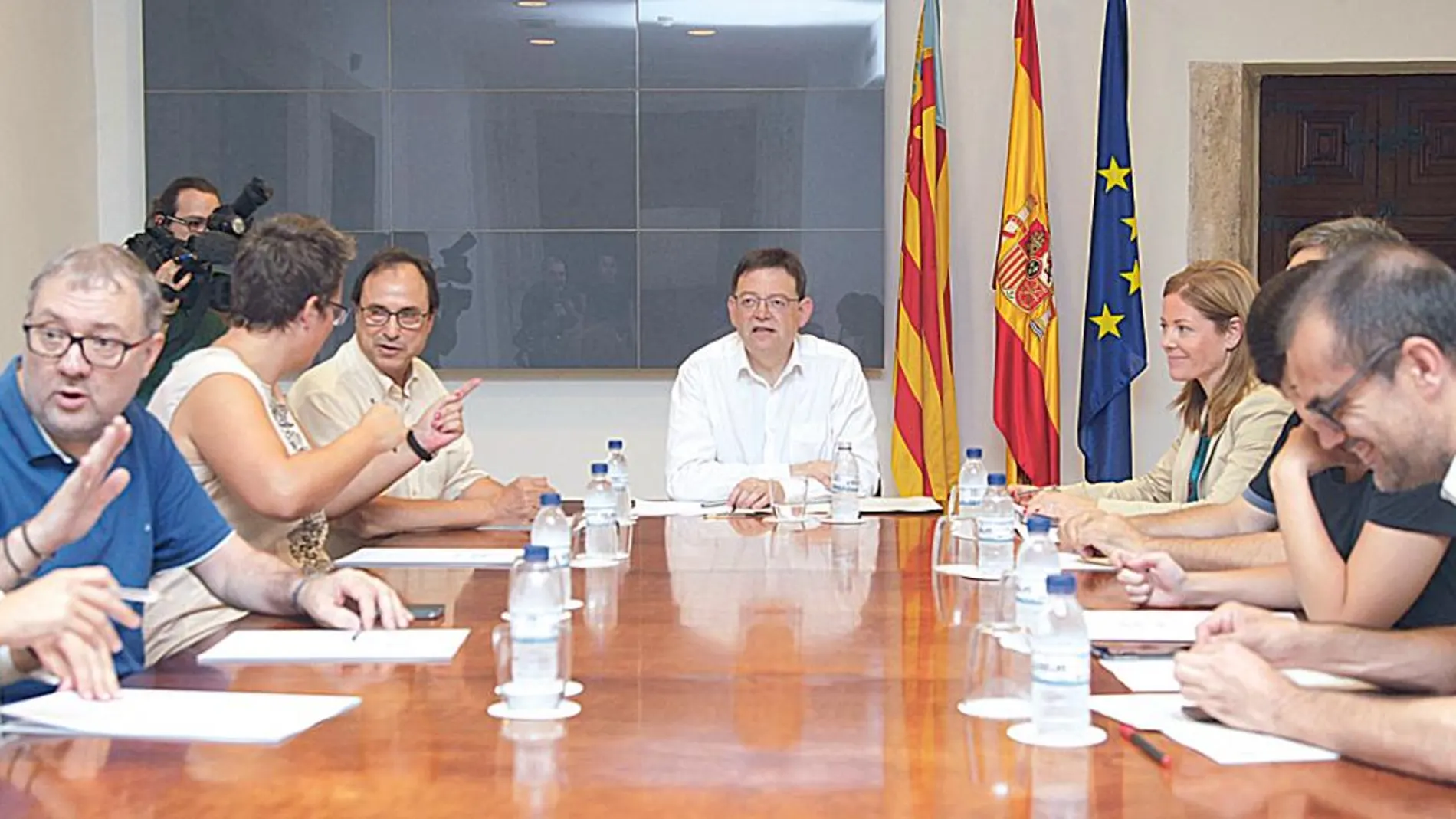El presidente Puig convocó una reunión de urgencia con miembros del área de Economía