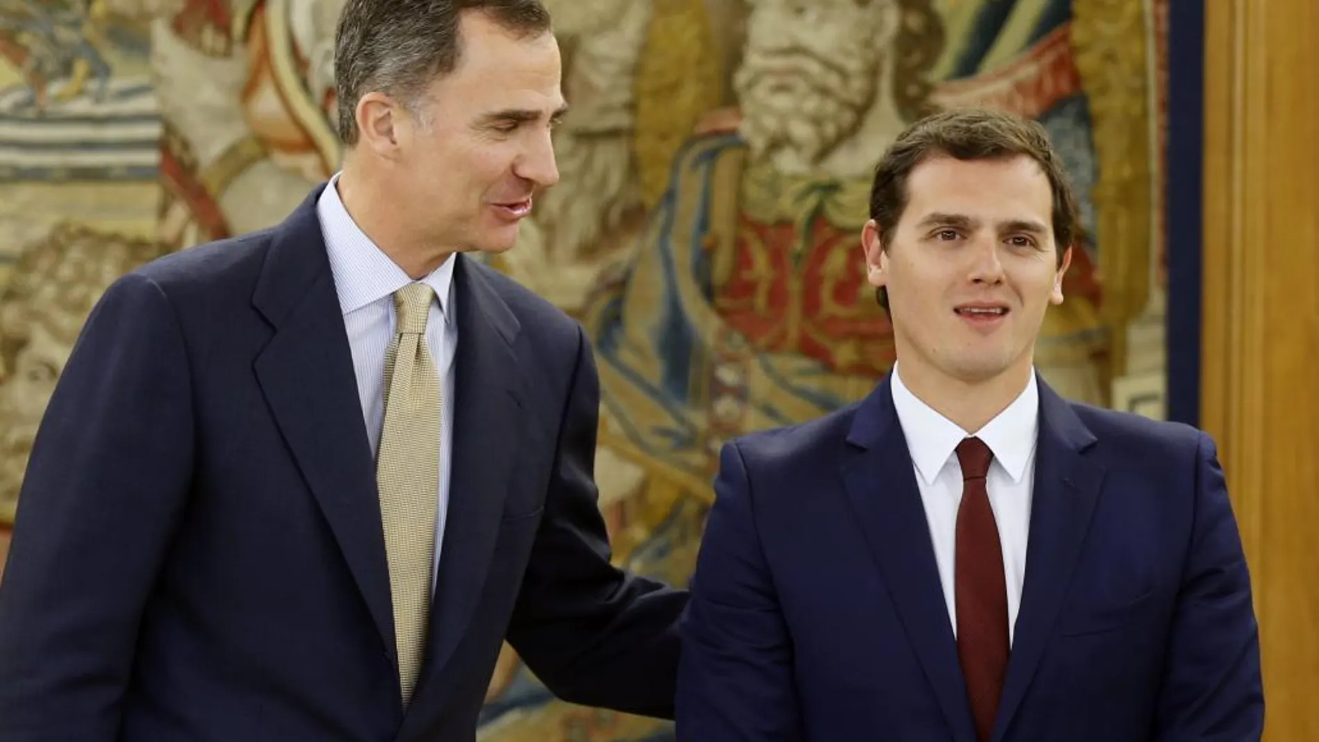 El Rey en el Palacio de la Zarzuela con el presidente de Ciudadanos, Albert Rivera