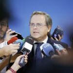 El portavoz socialista en el Ayuntamiento de Madrid, Antonio Miguel Carmona explicó que valora el acuerdo firmado con Carmena y no los comentarios en Twitter de Maestre