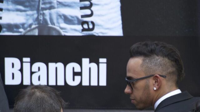 El piloto de Fórmula Uno británico Lewis Hamilton, durante el funeral ayer de su compañero Jules Bianch