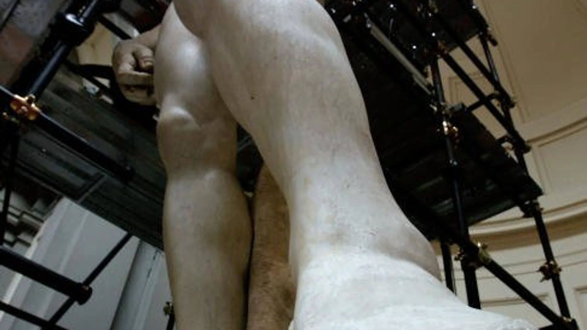 Uno de los pies del David de Miguel Ángel, muy deteriorado, en una imagen de archivo