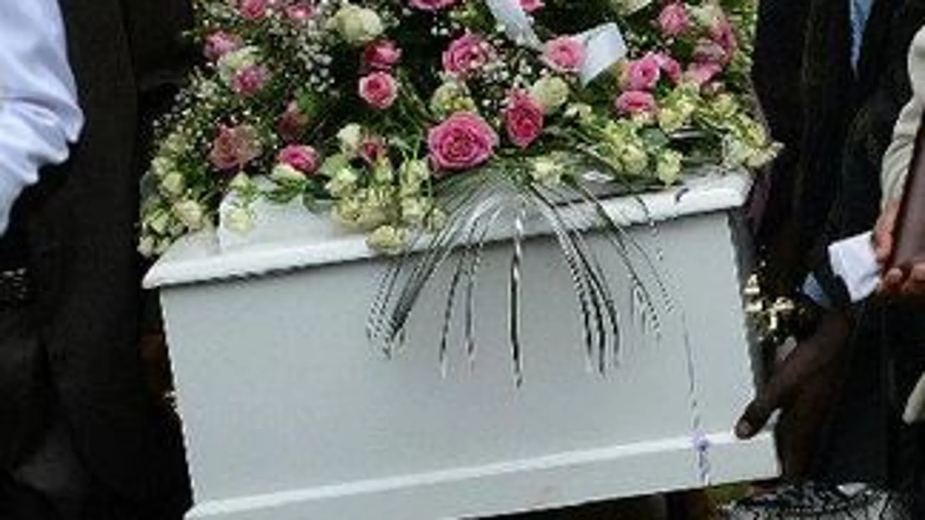 Un bebé despierta en el ataúd durante su funeral en Kenia
