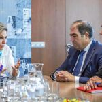Rosa Valdeón durante su encuentro con Lorenzo Amor y Soraya Mayo, de ATA