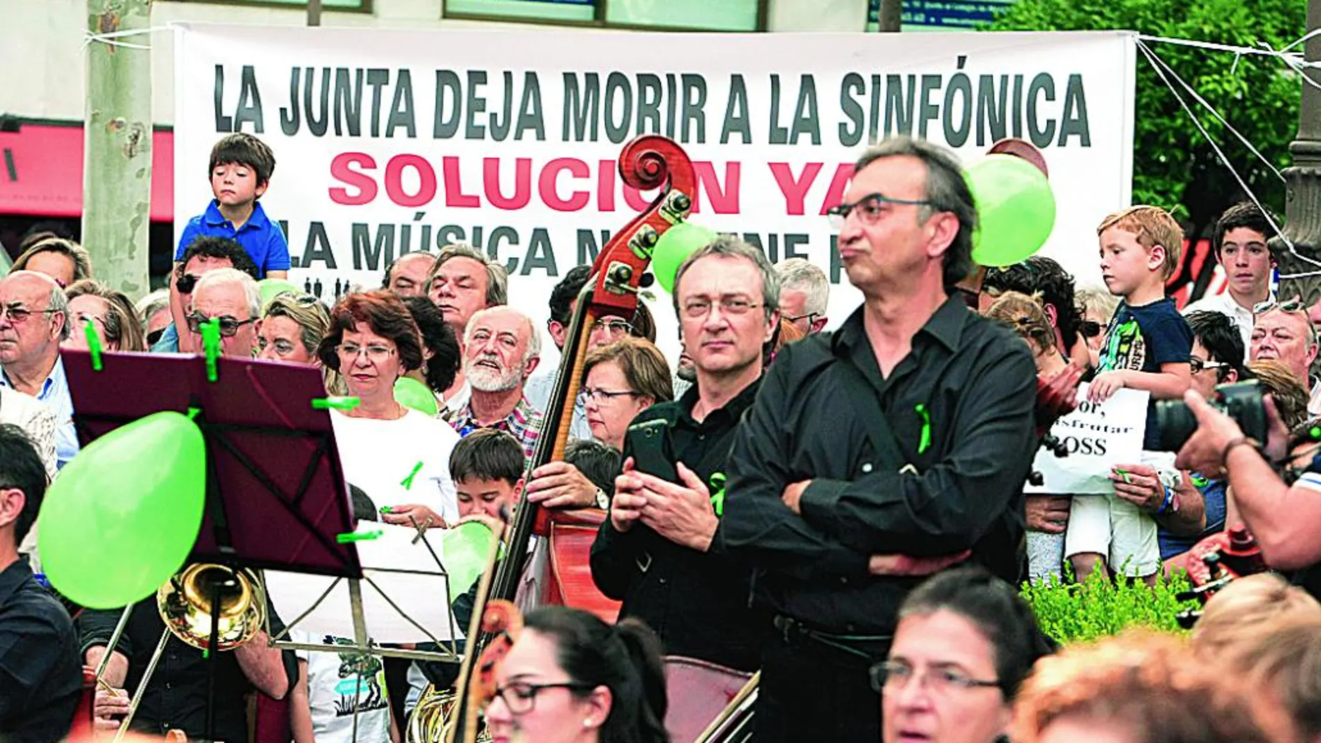Los músicos han contado con el respaldo popular en sus múltiples actos de protesta