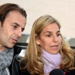 La ex tenista Arantxa Sánchez Vicario y Josep Santacana en el entierro de Emilio Sánchez en Barcelona en 2016. GTres Online