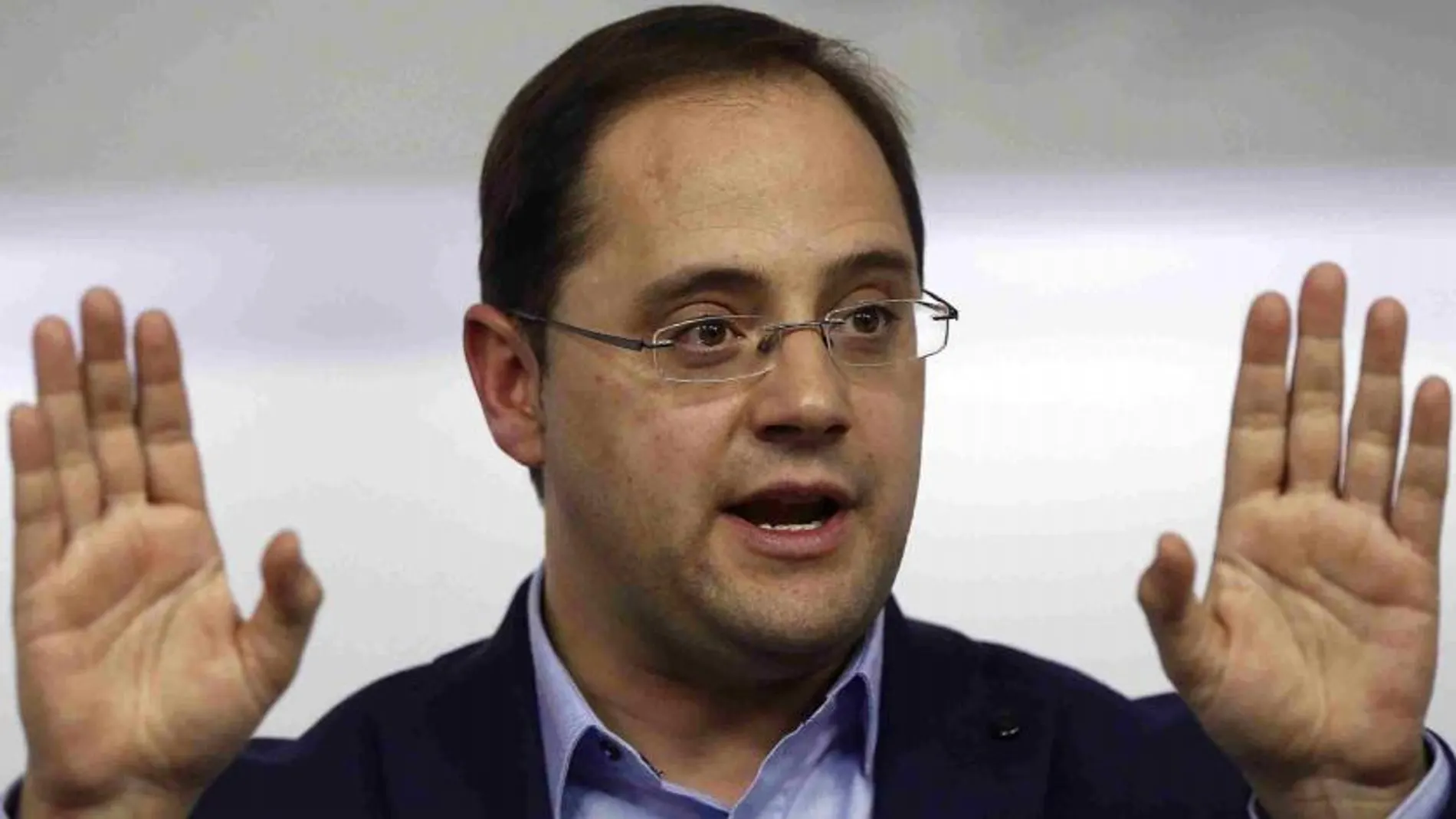 César Luena, durante la conferencia de prensa que ha ofrecido tras la reunión de la comisión permanente de la Ejecutiva Federal del partido.