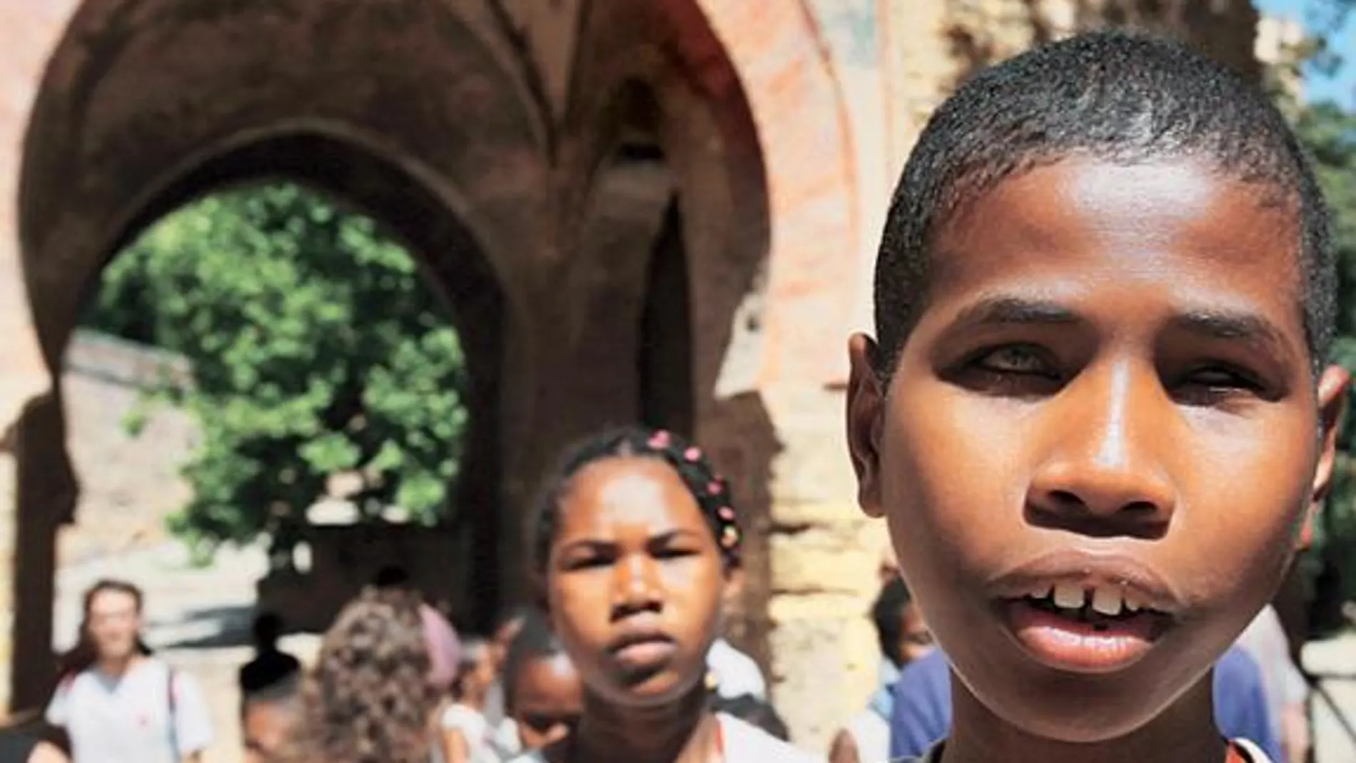 Los niños explotados de Madagascar regresan a su tierra tras su gira musical