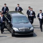 En la cumbre entre las dos coreas el pasado 27 de abril, el dictador norcoreano Kim Jong Un apareció en Singapur rodeado de su conspicuo círculo de guardaespaldas de traje negro y circunspecto ademán