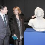 La presidenta de la Comunidad. Esperanza Aguirre, presentó ayer la exposción «Alejandro Magno. Encuentro con Oriente», junto al presidente del Canal y vicepresidente regional, Ignacio González