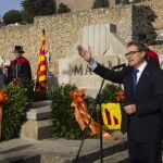 Artur Mas, ayer, durante su intervención en la ofrenda floral delante de la tumba del presidente Francesc Macià.