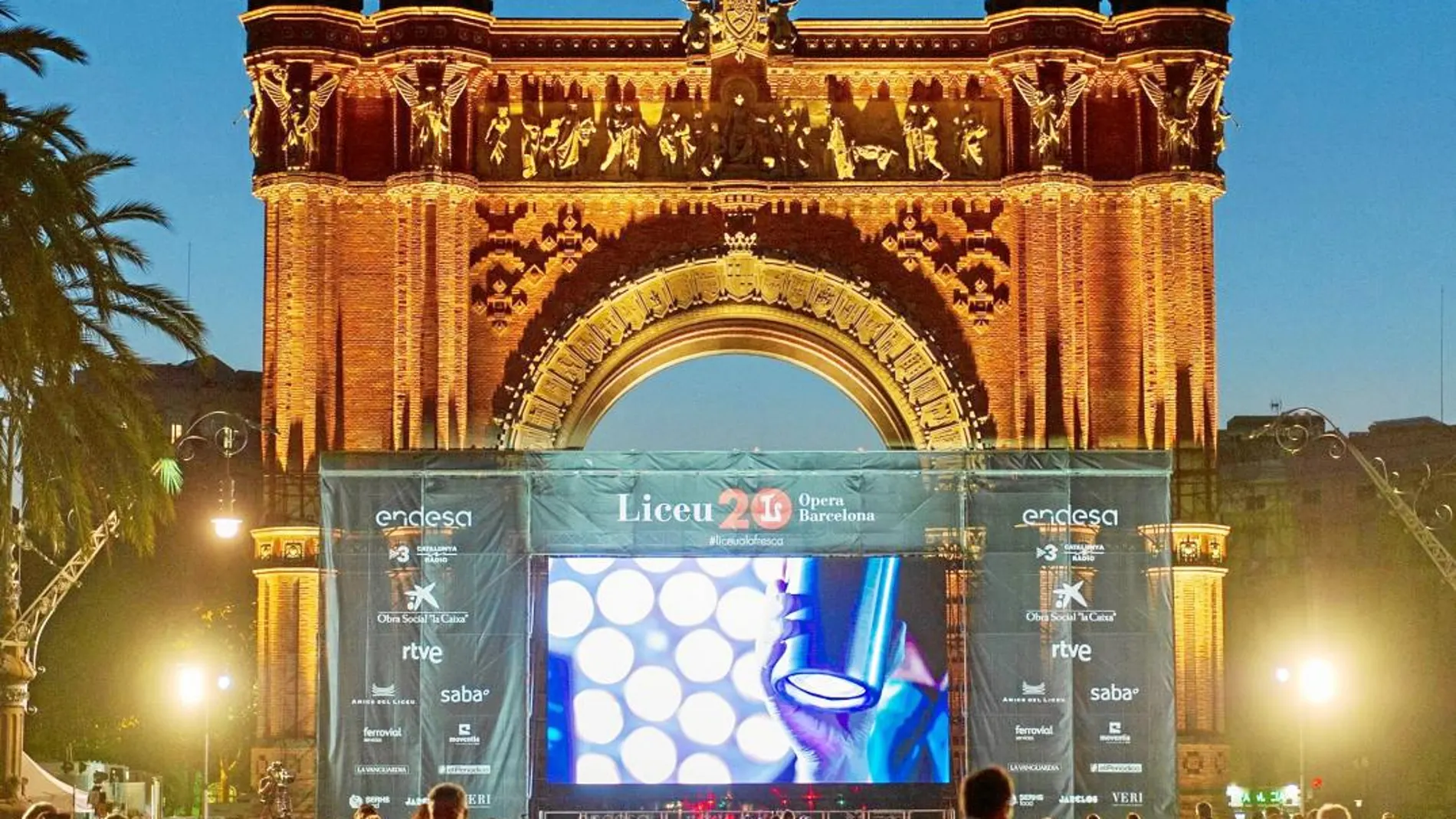 Tanto la plaza Mayor de Madrid como el Arc del Trionf de Barcelona volverán a ser el eje central de las pantallas de las grandes capitales españolas