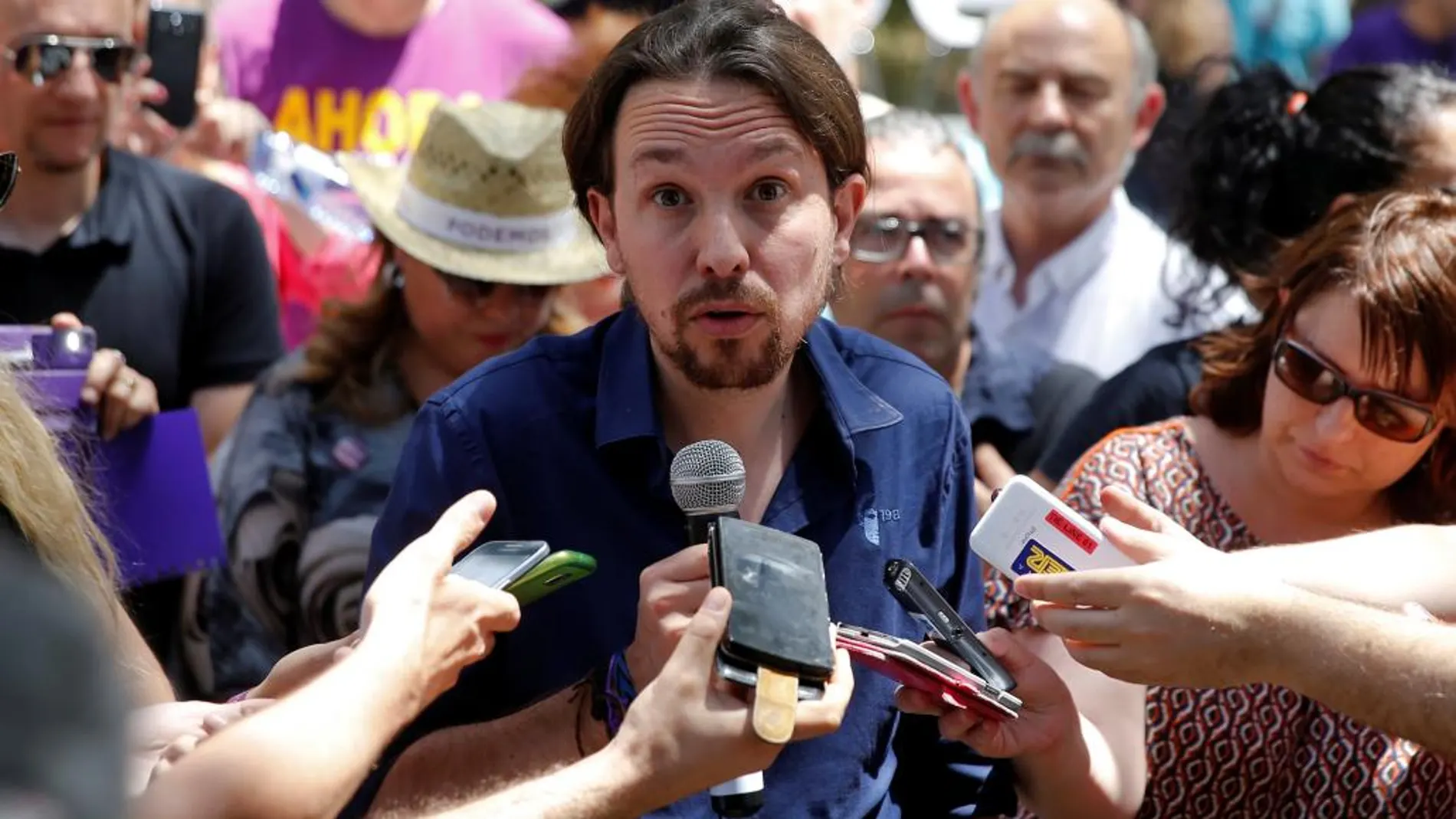 El candidato de Unidos Podemos a la presidencia del Gobierno, Pablo Iglesias, durante su participación en un acto de campaña en la Complutense de Madrid