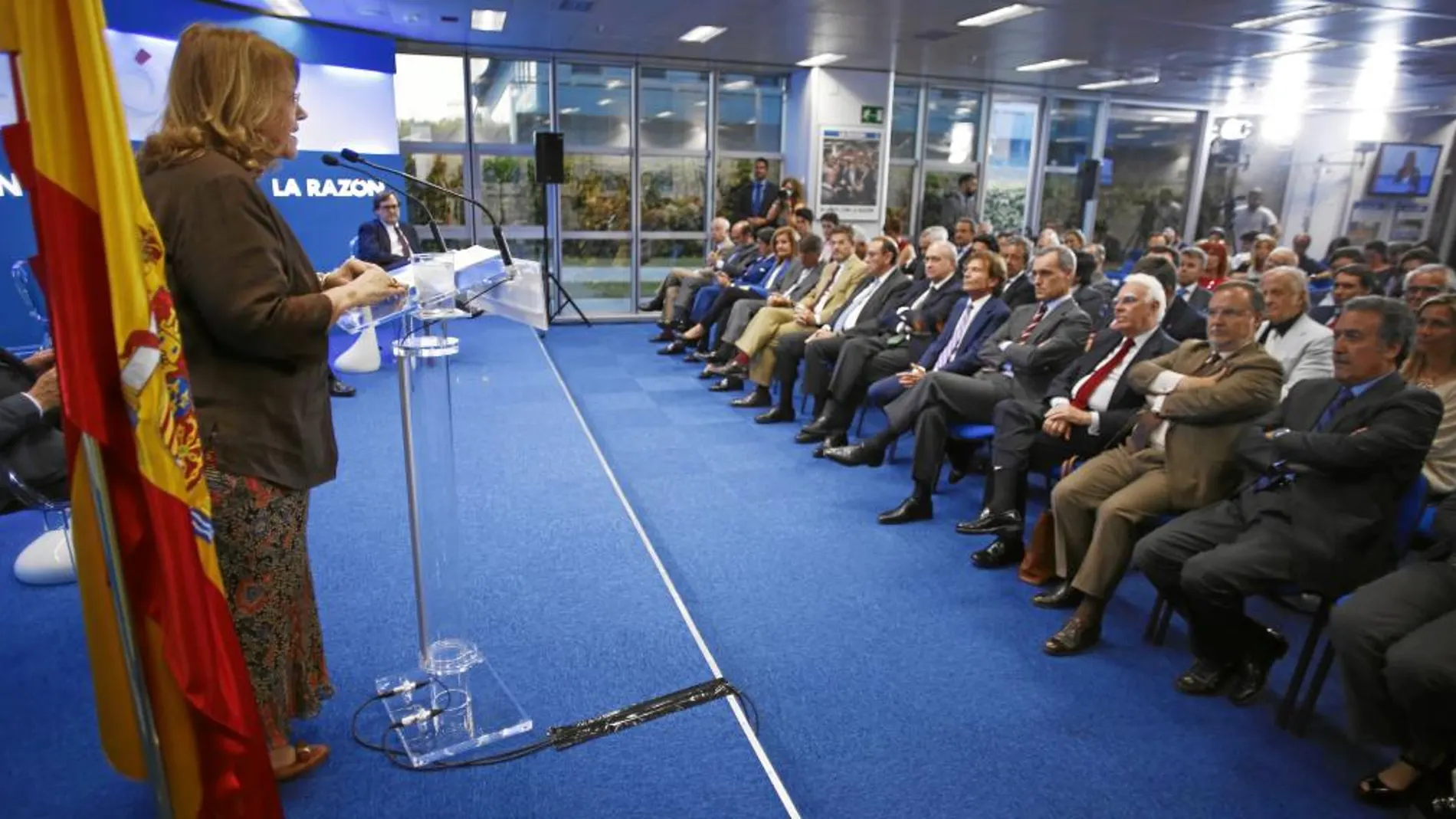 Elvira Rodríguez en su discurso en la sede de LA RAZÓN