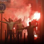 Hinchas británicos se enfrentan a la Policía en Lille