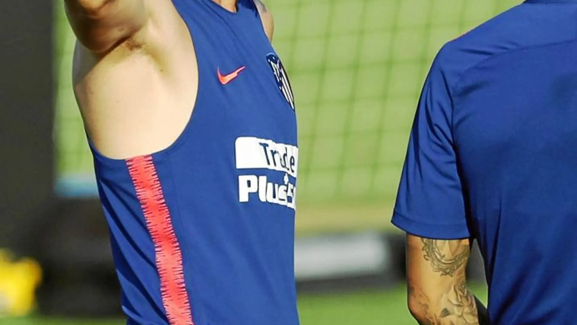 Filipe Luis, durante el entrenamiento de ayer con el Atlético