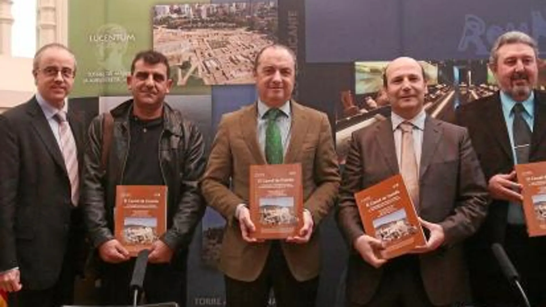 José Joaquín Ripoll al presentar el libro «El castell de Castalla»