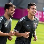Con muy buena cara llegó ayer James Rodríguez al último entrenamiento del Bayern antes de medirse al Madrid en la ida de las semifinales de la Liga de Campeones