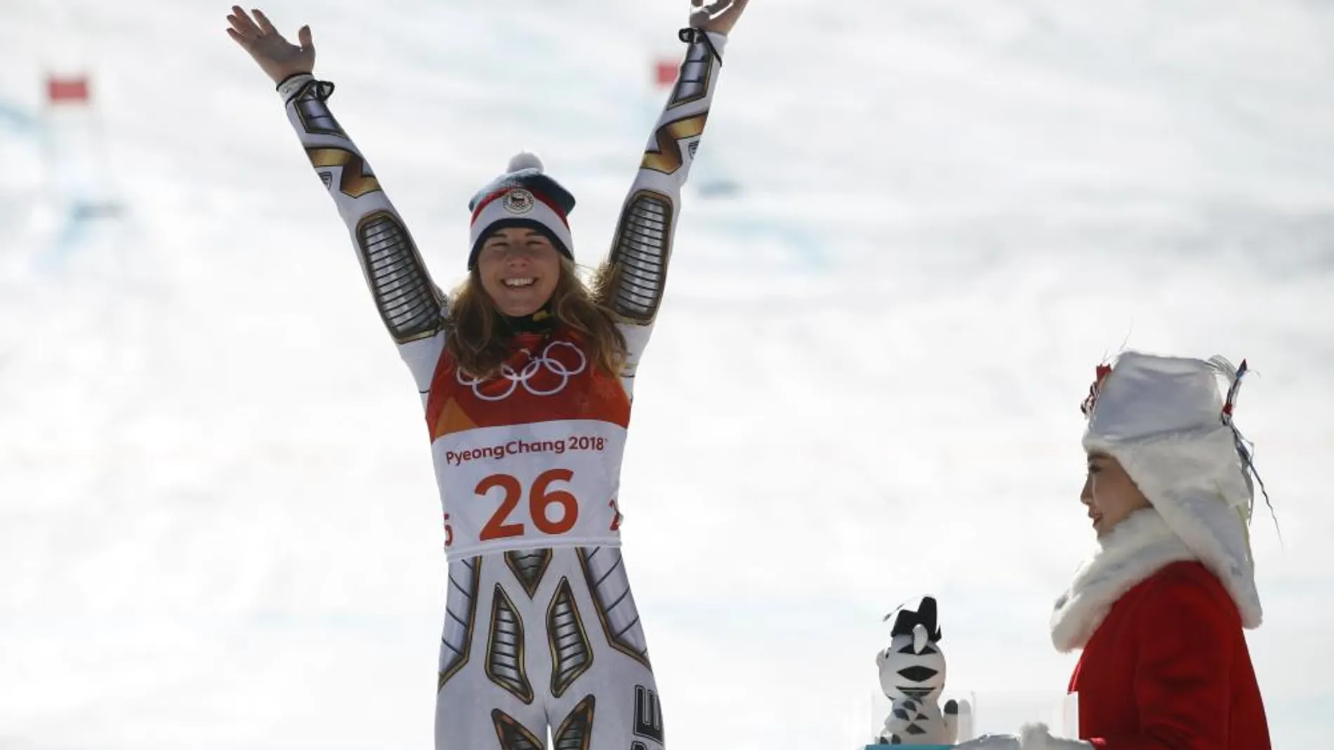 La esquiadora checa Ester Ledecka en lo más alto del podio