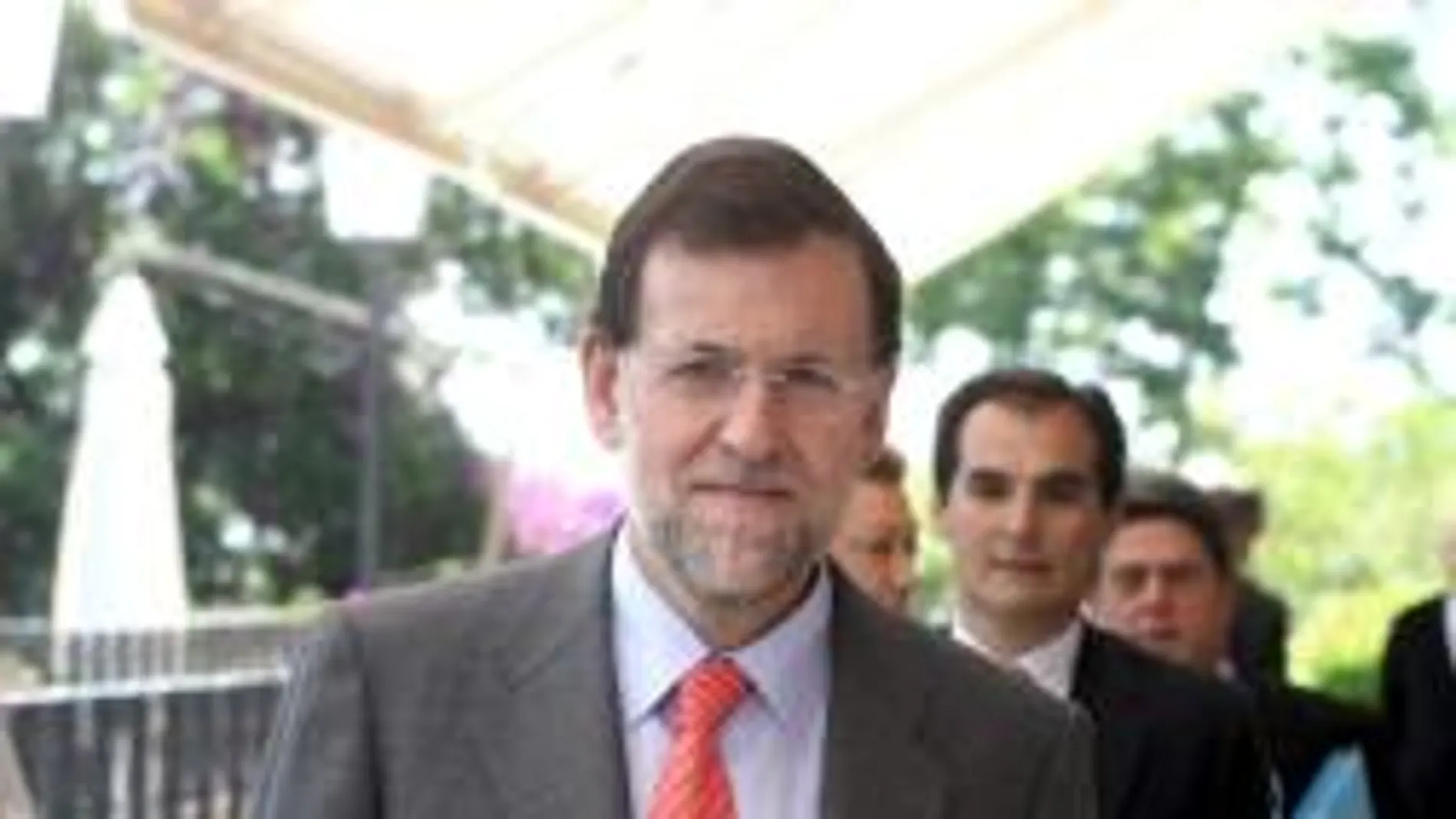 Rajoy no aprobará un «estacazo al débil»