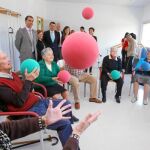 César Antón durante una reciente visita a un Centro de Alzheimer en la localidad leonesa de Ponferrada