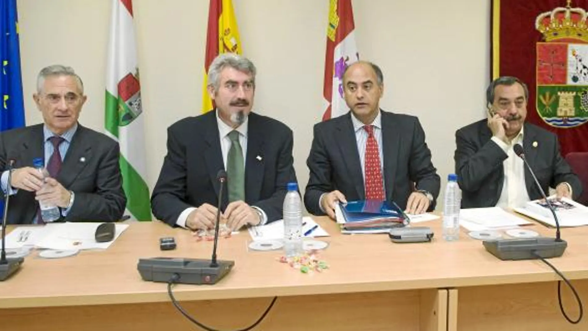 Los municipios piden que se negocien a la vez el modelo local y el autonómico