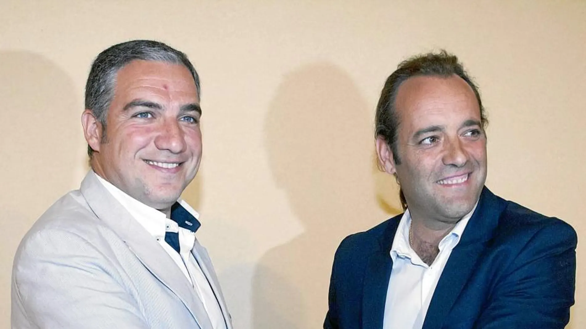 Elías Bendodo y Juan Cassá, en una imagen de archivo