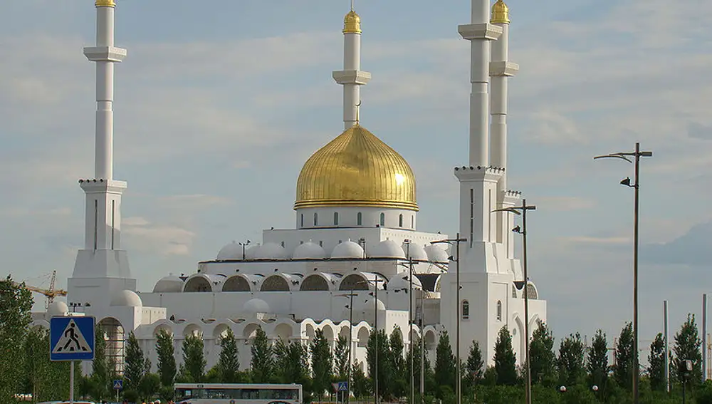 La nueva Mezquita de Nur-Astaná, construida en el año 2005.