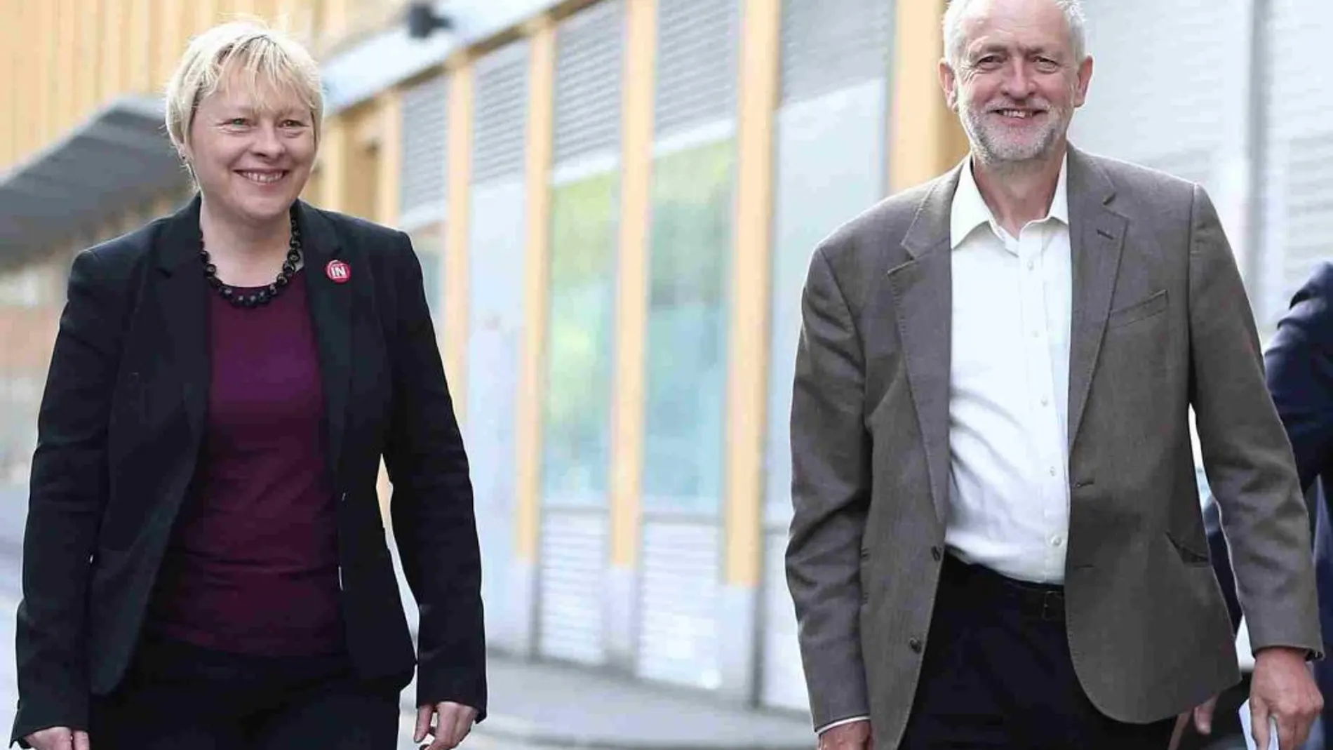 Angela Eagle (izquierda) y Jeremy Corbyn, en una imagen del pasado mes de junio.