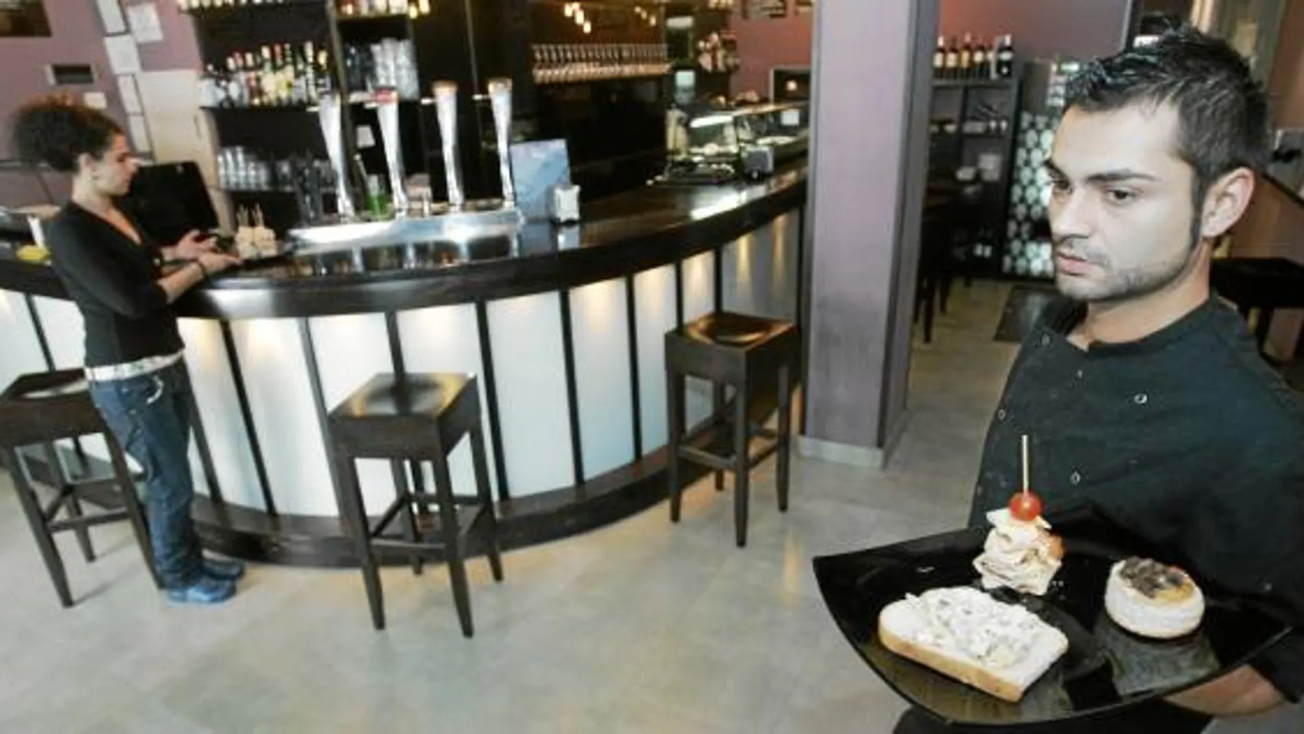 El establecimiento ofrece un horario ininterrumpido de doce del mediodía a dos de la madrugada