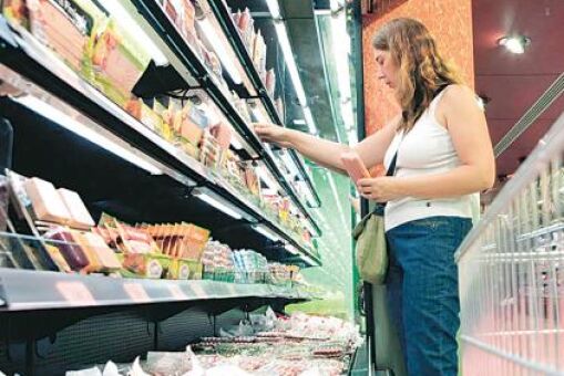 Los precios suben un 3,3% sobre el alza del 9,8% de hace un año y un 0,4% sobre febrero