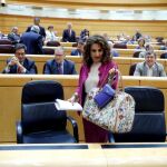 La ministra de Hacienda, María Jesús Montero, a su llegada al Senado, que debate hoy el proyecto de Ley de Presupuestos Generales del Estado de 2018. EFE/Juan Carlos Hidalgo