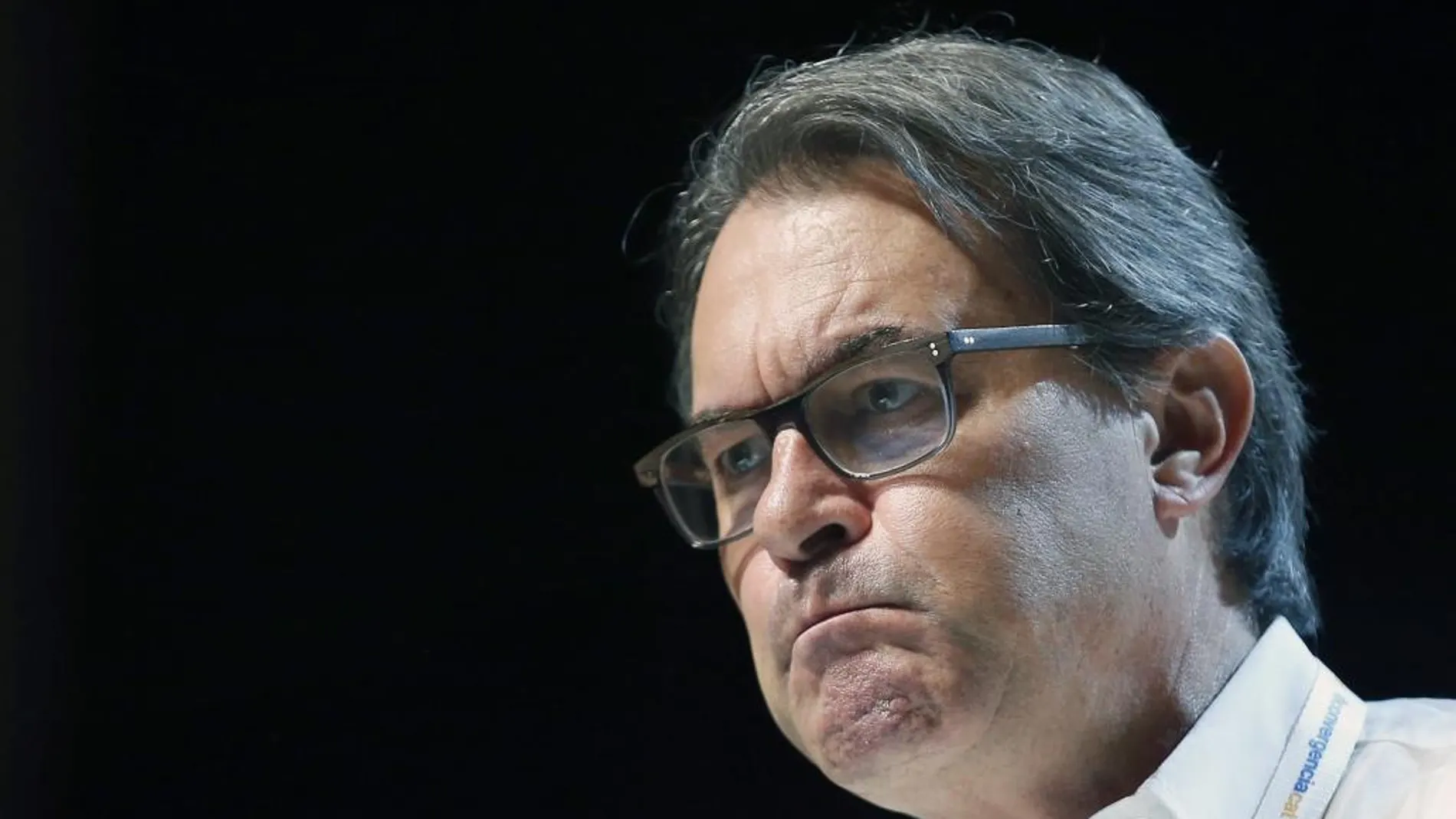 El presidente de la Generalitat de Cataluña, Artur Mas, durante su intervención hoy en la convención nacional de Convergéncia Democratica de Catalunya (CDC) celebrada en el Palacio de Congresos de Barcelona.
