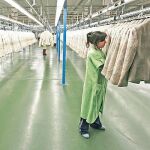 La producción industrial cae el 20,5%, con bajadas en todas las autonomías